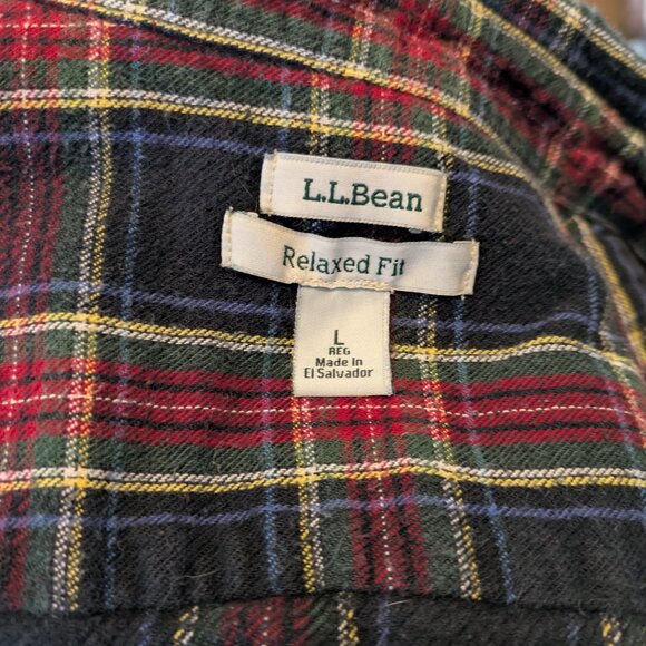 LL Bean Relaxed Women's Plaid Flannel Shirt - Picture 3 of 6